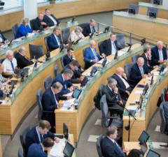 Сейм принял часть налоговых изменений, остальные – в четверг