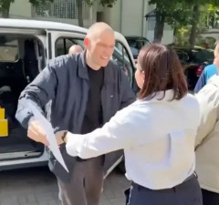 В Беларуси на свободу отпустили 14 политзаключенных. Среди них — Сергей Тихановский
