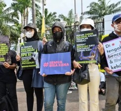 В Индонезии прошел митинг против закона о наказании за внебрачные связи