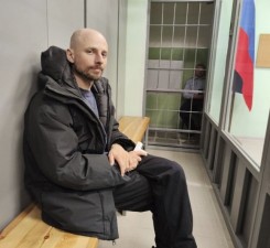 В России задержали еще одного журналиста, который помогал команде Навального