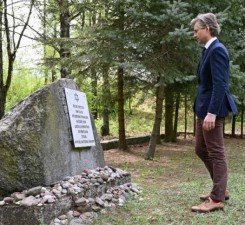 Кястутис Будрис, посетивший место убийства евреев: нужно делать все, чтобы это не повторилось (обновлено)