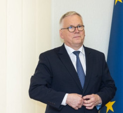 Глава Минфина Литвы: ЕС в сфере обороны должен сотрудничать с США