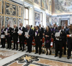 Президент Литвы примет участие в торжественной Мессе по случаю начала понтификата Папы Льва XIV