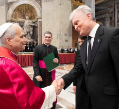Гитанас Науседа в Ватикане поздравил папу Льва XIV и пригласил его посетить Литву