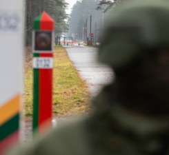 СОГГЛ: на границе Литвы с Беларусью пограничники развернули 19 нелегальных мигрантов