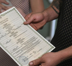 Кто восстановит свидетельство о рождении?