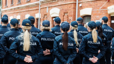 Хотят удержать на работе