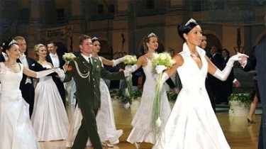 23 января 1999 года - в Вильнюсской ратуше впервые состоялся «Венский бал».