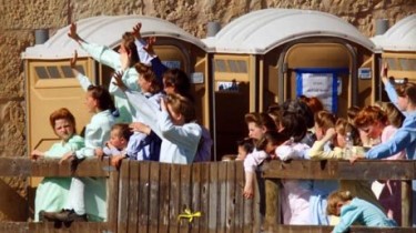 Сотни детей освобождены из секты многоженцев 
