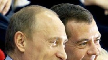 Россия – взгляд из Литвы: Путин руководит, Медведев исполняет