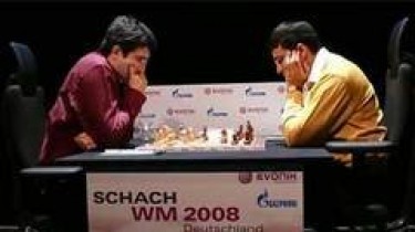 Крамник обыграл Ананда в десятой партии матча на первенство мира
