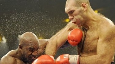 Боксер Николай Валуев защитил титул чемпиона мира