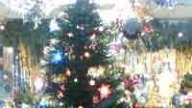В Тбилиси - рождественская елка из Литвы