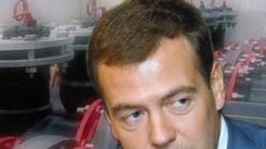 Медведев: Украина продавала потребителям газ по двойной цене 