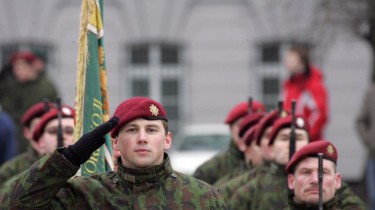 Военных Литвы - в неоплачиваемый отпуск