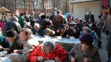 Милосердие против нищеты: одолеем ли?