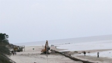Пляжи Паланги атакует море