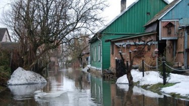 Пострадавшие в районах разлива рек ждут помощи от правительства