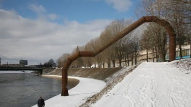 Скульптуры на реке Нярис - кому они нужны?