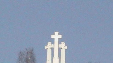 14 июня 1989 года в Вильнюсе открыт памятник "Три креста"