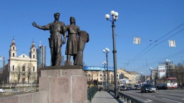 Вильнюсское самоуправление обязано отремонтировать скульптуры на Зеленом мосту