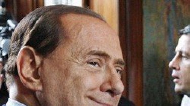 С.Берлускони: "Лучше любить девушек, чем геев"