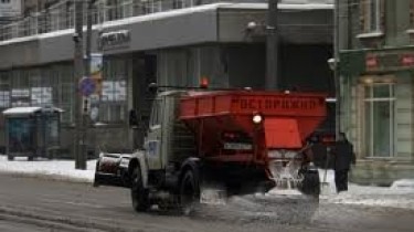 Дорожные службы крупных городов Литвы готовы к зимним выходным