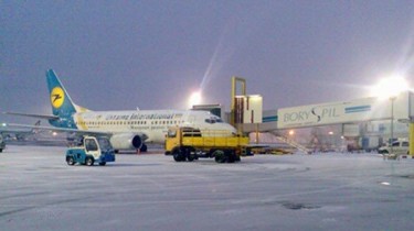 В Вильнюсе авиарейсы отменяются, в Каунасском и Палангском аэропортах - опаздывают