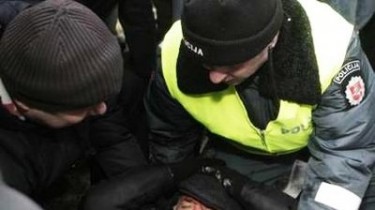 Литве придется заплатить почти 70 тыс. литов за  поведение полицейского