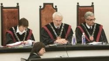 Конституционный суд приступил к рассмотрению запросов президента и Сейма