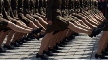 В Литве уже более ста женщин – военных