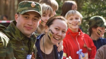 Школьники русских школ ездили в военизированные лагеря РФ, как в путешествие