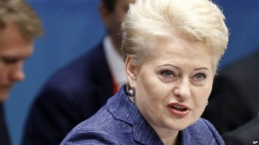МИД РФ советует президенту Литвы "умерить свой комсомольский запал" (дополнено)