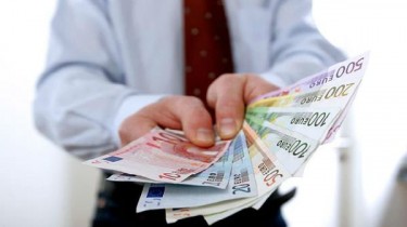 Премьер: с января минимальная зарплата повысится на 25 евро