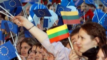 Жители Литвы довольны жизнью, но ратуют за общие вооруженные силы ЕС