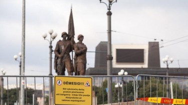 Предлагается отменить правовую защиту скульптур с Зеленого моста в Вильнюсе