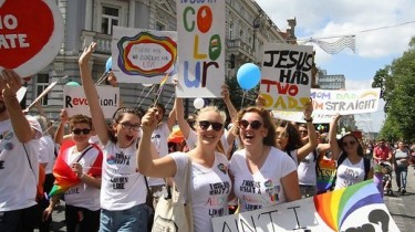 В параде ЛГБТ "За равенство" на фестивале "Baltic Pride" в Вильнюсе участвовало до 2 тыс. человек