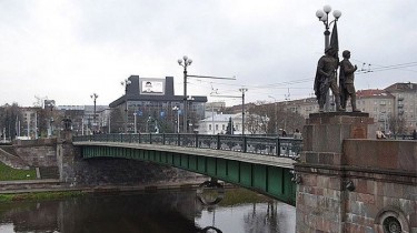 Литву возмутила российская монета с изображением скульптуры Зелёного моста в Вильнюсе