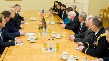 Влиятельные сенаторы США обсуждают с руководством Литвы вопросы безопасности