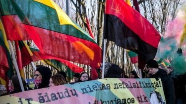 В Каунасе в патриотическом шествии приняли участие около 150 человек (обновлено)