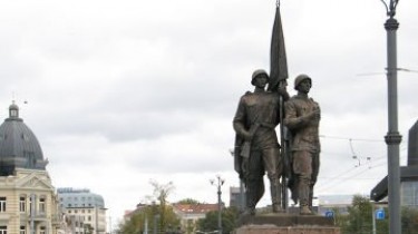 Советские скульптуры с Зеленого моста планируется ни уничтожить, ни вернуть на Зеленый мост