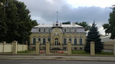 Полиция Вильнюса установила личность забросившего петарду на территорию посольства Белоруссии