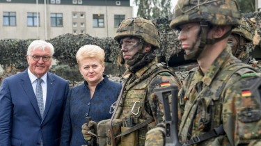 Президенты Литвы и Германии посетили несущих в Рукле службу германских военных