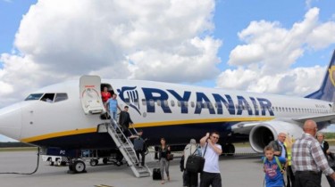 Ryanair: с 1 ноября пассажиры смогут брать с собой в салон самолета лишь одну сумку