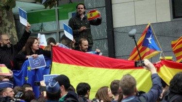 Каталония: К. Пучдемон призвал своих сторонников не прибегать к насилию