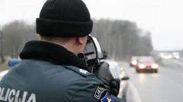 Литовская полиция раздает нарушителям ПДД свечи