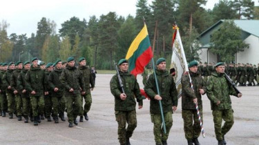 Уходящим в запас литовским военным будет легче трудоустроиться