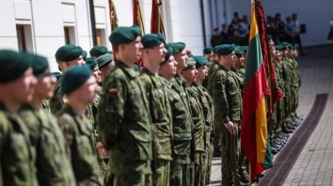 После решения КС Литвы министр хочет менять систему мотивации службы в армии