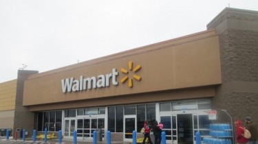 ЕС присоединяется к призыву Литвы к Walmart изъять майки с советской символикой