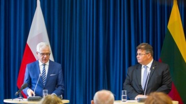 Польша обещает поддержать Будапешт в споре с ЕС, Литва - стремится к диалогу